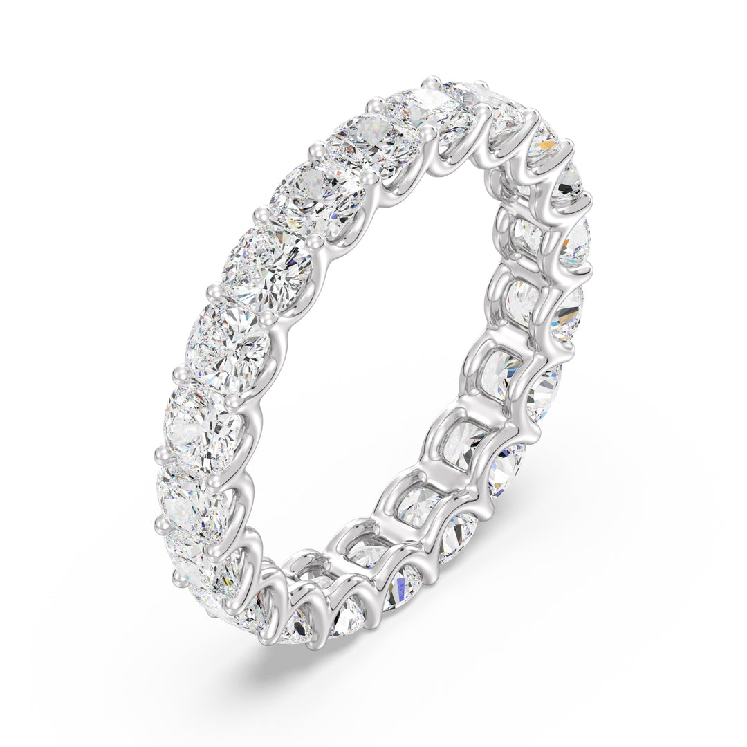 Lab-Grown Cushion-Cut Diamond Scallop Eternity Band in 18K Gold