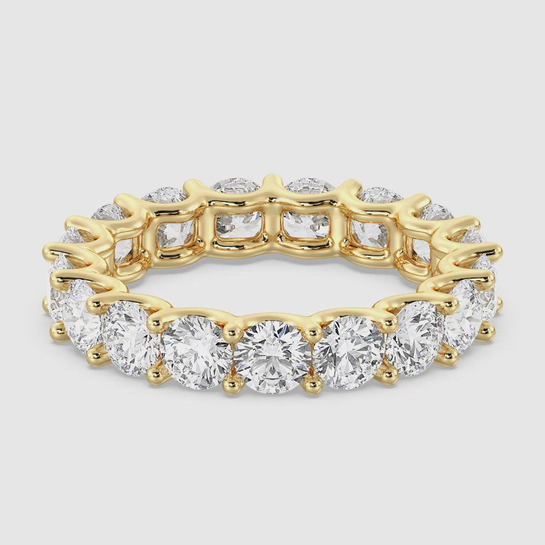 Lab-Grown Cushion-Cut Diamond Scallop Eternity Band in 18K Gold